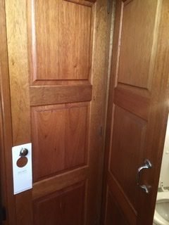 Vee berth privacy